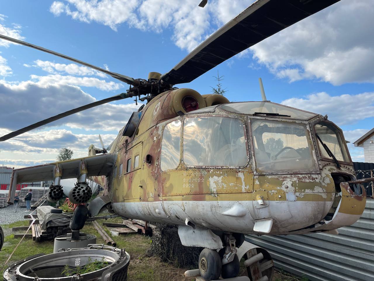 продам вертолет Ми-24 в музей